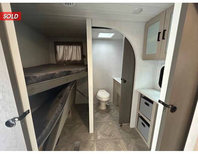 2024 Salem 29BDBX Platinum Travel Trailer at Homestead RV Center STOCK# 2265 Photo 5