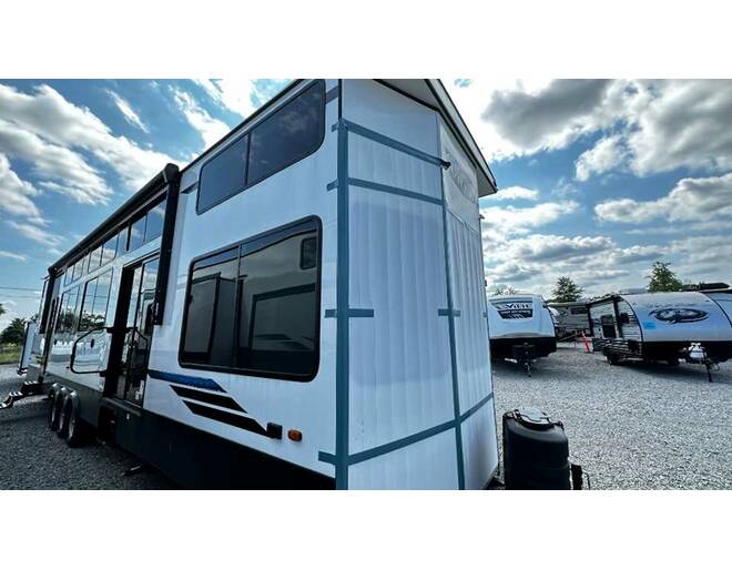 2024 Salem Grand Villa Destination Trailer 44VIEW Travel Trailer at Homestead RV Center STOCK# 2387 Photo 17