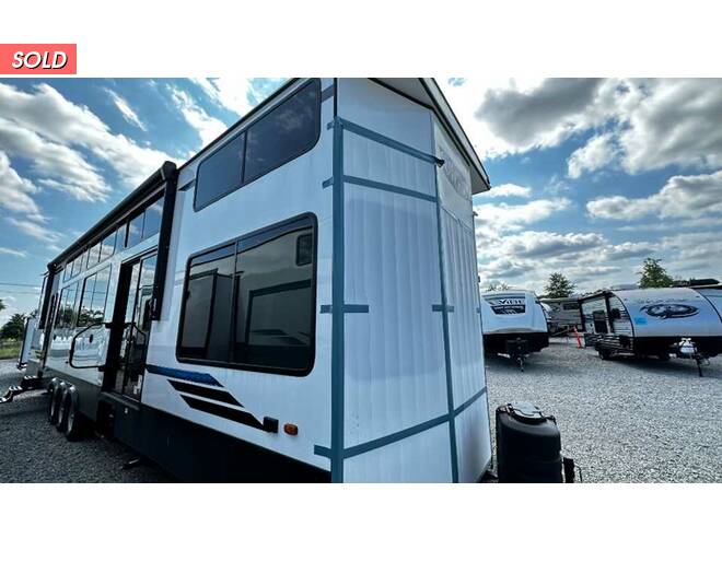 2024 Salem Grand Villa Destination Trailer 44VIEW Travel Trailer at Homestead RV Center STOCK# 2387 Photo 17