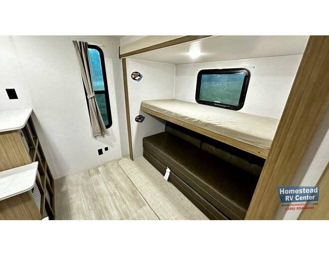 2025 Salem 32BHDSX PLATINUM Travel Trailer at Homestead RV Center STOCK# 2409 Photo 15