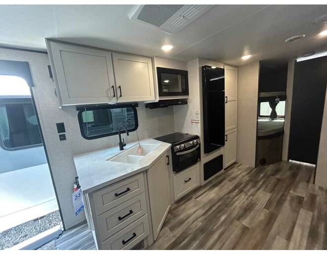 2025 Jayco Jay Flight SLX 261BHS Travel Trailer at Homestead RV Center STOCK# 2422 Photo 12