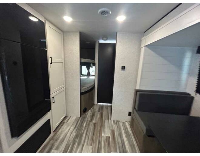 2025 Jayco Jay Flight SLX 261BHS Travel Trailer at Homestead RV Center STOCK# 2422 Photo 7