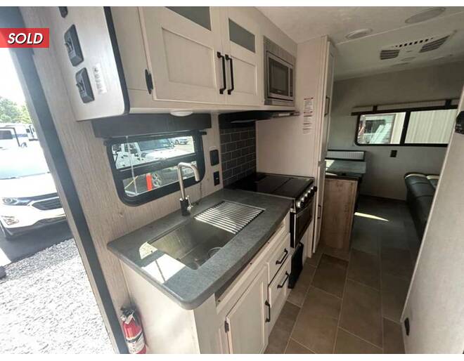 2021 Palomino Puma XLE Lite 20RLC Travel Trailer at Homestead RV Center STOCK# 2428 Photo 6