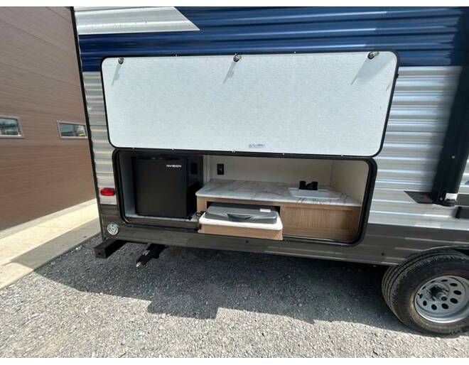 2022 Prime Time Avenger 26BK Travel Trailer at Homestead RV Center STOCK# 2430 Photo 12