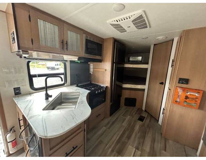 2022 Prime Time Avenger 24BHS Travel Trailer at Homestead RV Center STOCK# 2431 Photo 6