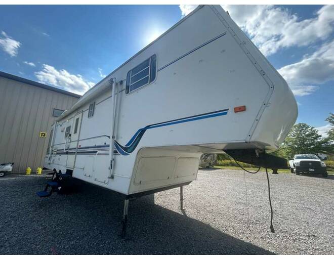 2000 SunnyBrook 31BWFS Fifth Wheel at Homestead RV Center STOCK# 2437 Exterior Photo