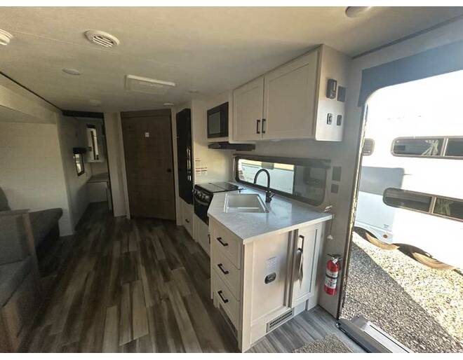 2025 Jayco Jay Flight SLX 263BHS Travel Trailer at Homestead RV Center STOCK# 2470 Photo 8